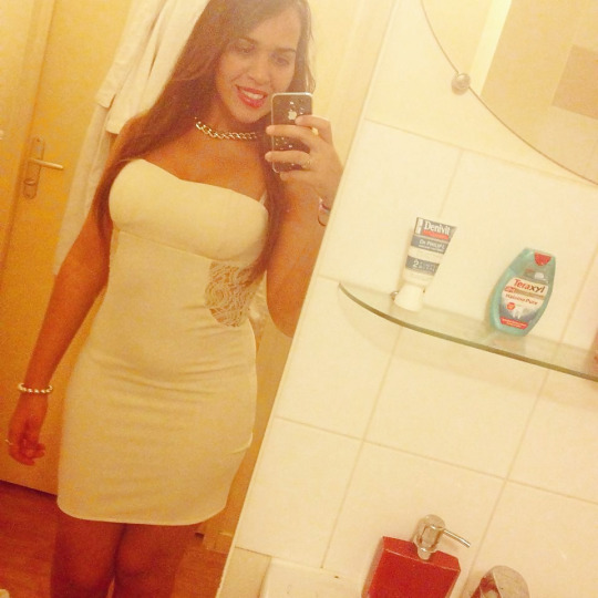 beurette sexy en selfie
